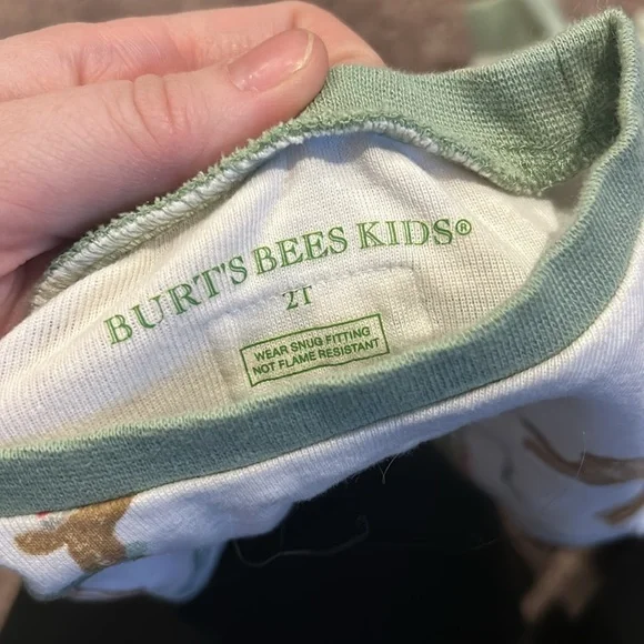 Burt’s bees holiday Christmas 2T two piece pj sets bundle - Picture 3 of 4